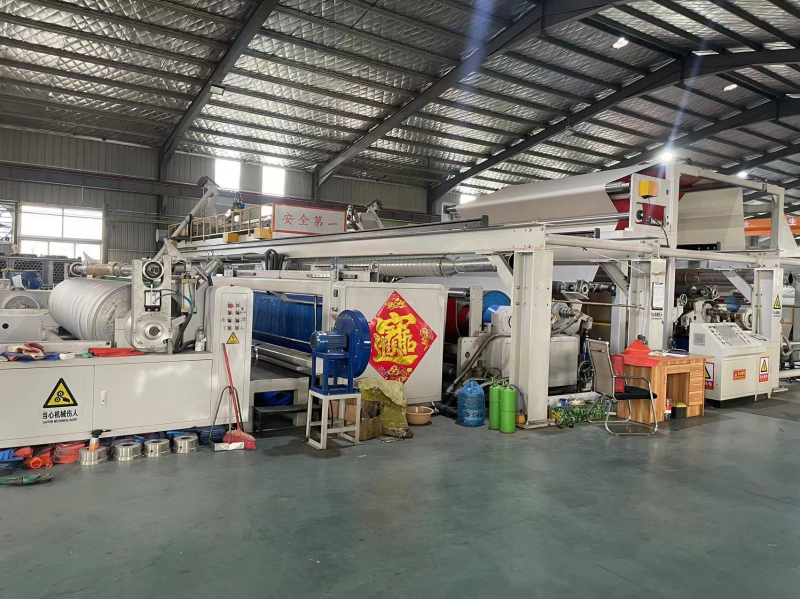 1684290112199787.png 生產(chǎn)車間4米覆膜機(jī).png